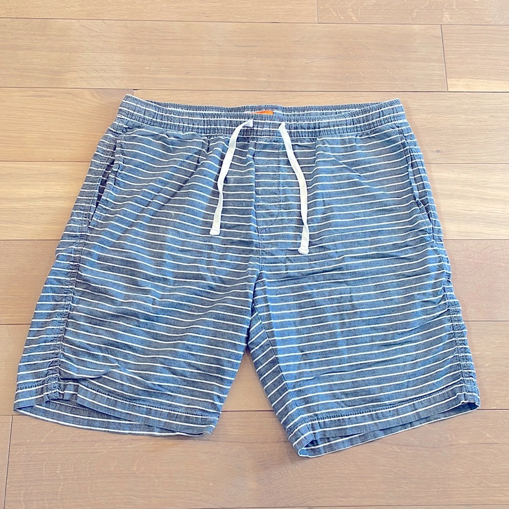 Joe Fresh brand blue & white striped men’s shorts size large great condition